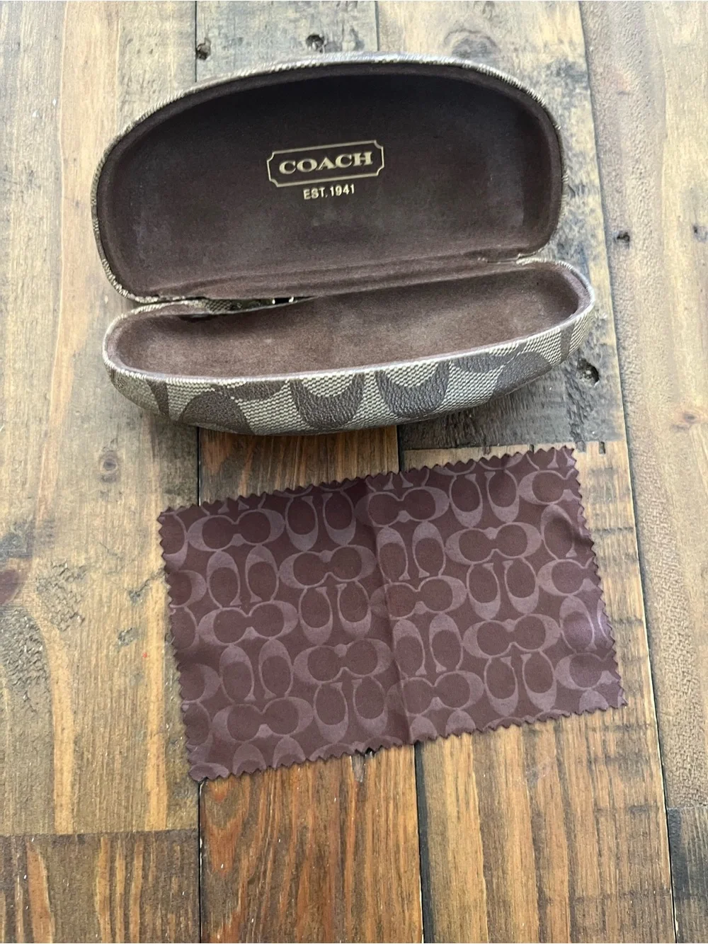Coach Sunglasses Case Brown Signature Hard Case with Cleaning Cloth see‎ flaws